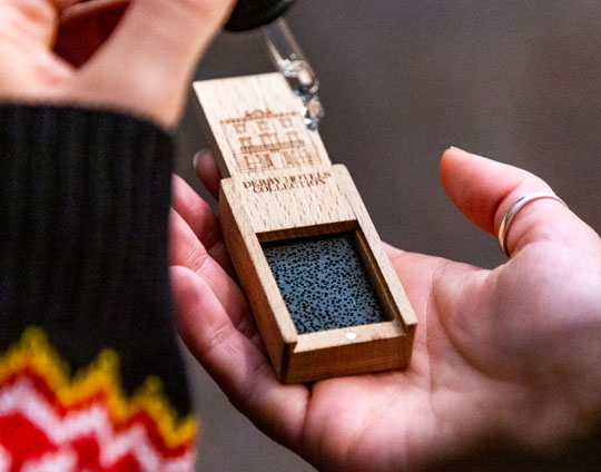 Piedra volcánica con gotero de fragancia